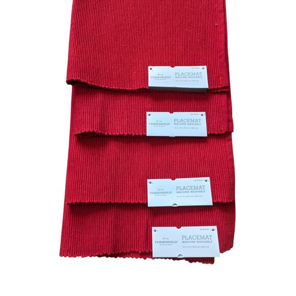 4 NWT Threshold Placemat Machine Washable 14X19in Cotton Red Metallic Christmas - Picture 1 of 7